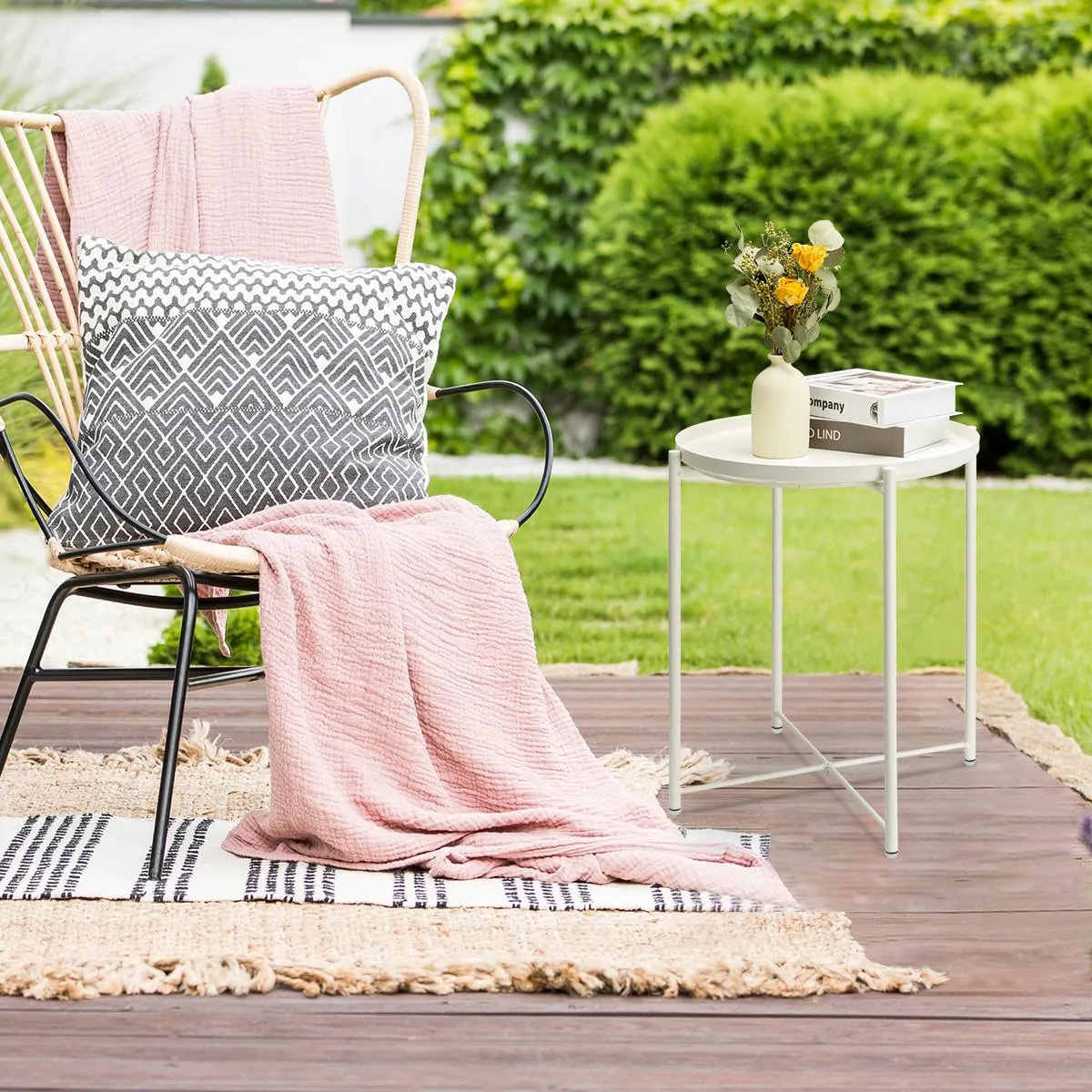 danpinera White End Table, Outdoor White Side Table for Small Spaces Accent Patio Side Table Round Metal Coffee Table Waterproof Removable Tray Table Living Room Bedroom Balcony Office Milky White