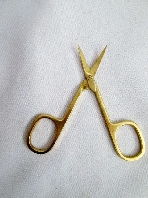 Vintage MADE IN ITALY GOLD SCISSORS Cuticle Curved Embroidery Manicure Grooming Beauty