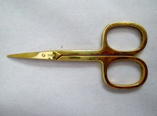 Vintage MADE IN ITALY GOLD SCISSORS Cuticle Curved Embroidery Manicure Grooming Beauty